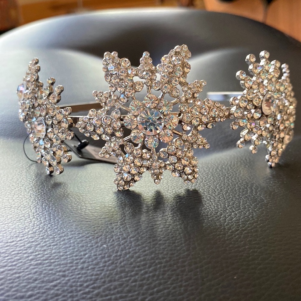 BCBG crystal hair piece / crown / tiara / bridal / prom / NWT